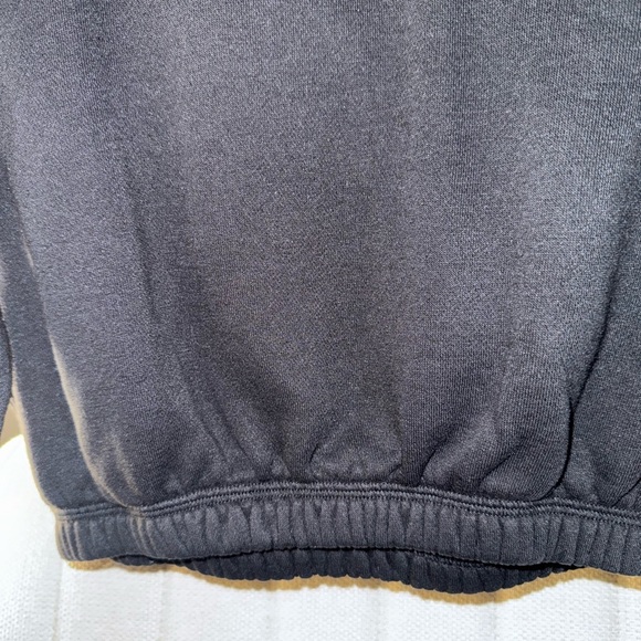 Cropped Zara Black Hooded Sweater - Picture 3 of 11